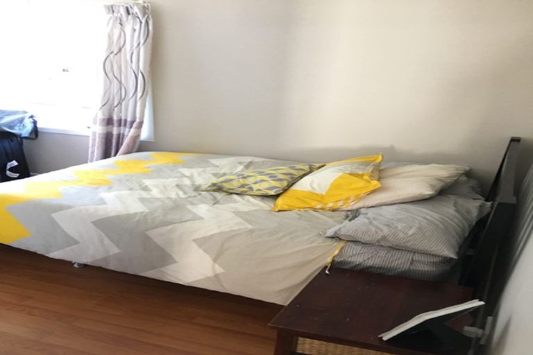 Photo of property in 4 Kirrie Avenue, Te Atatu South, Auckland, 0610