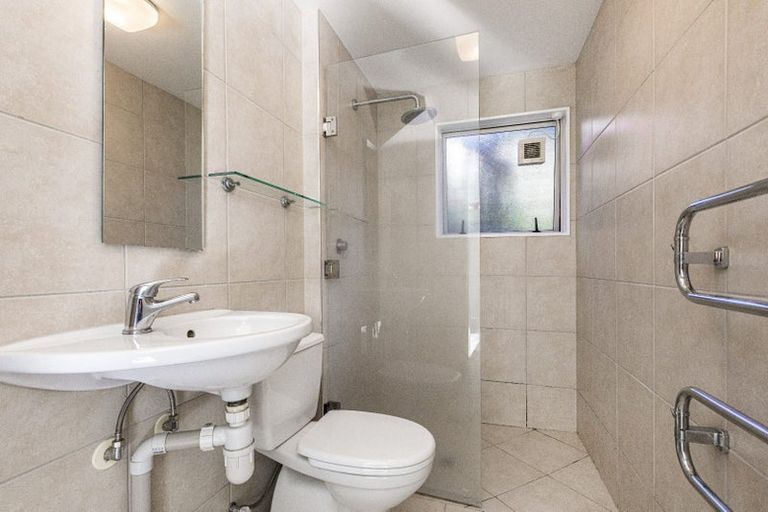 Photo of property in 70a Verran Road, Birkdale, Auckland, 0626