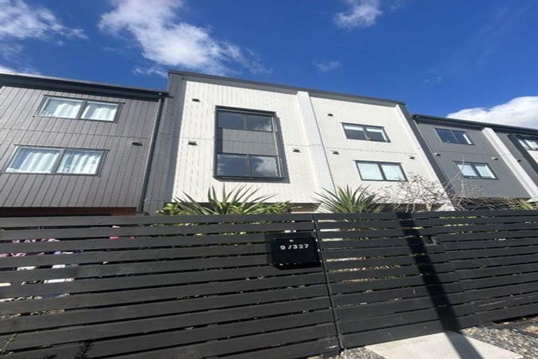 Photo of property in 9/327 Glengarry Road, Glen Eden, Auckland, 0602