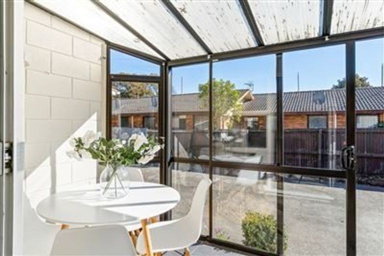 Photo of property in 2/32 Abberley Crescent, St Albans, Christchurch, 8014