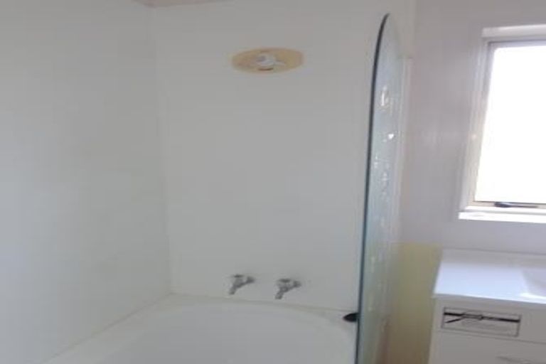 Photo of property in 17 Hassan Drive, Massey, Auckland, 0614