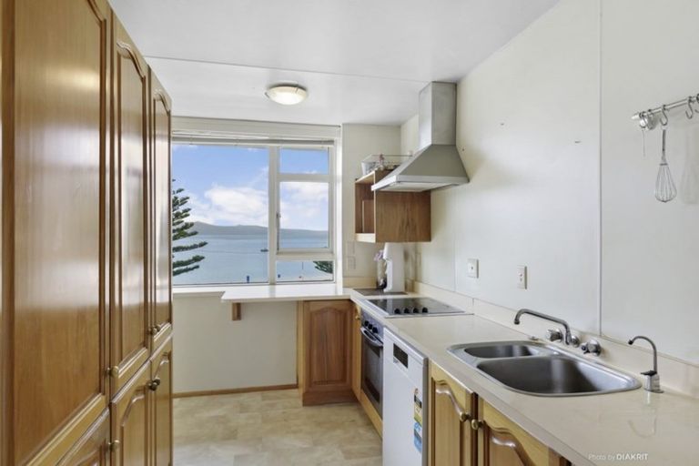 Photo of property in Clifton Towers, 202 Oriental Parade, Oriental Bay, Wellington, 6011