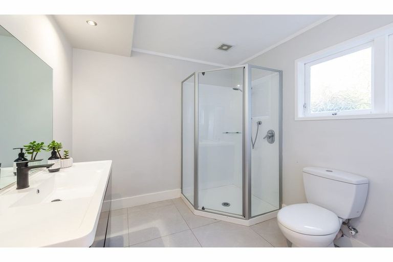 Photo of property in 2/9 Selwyn Avenue, Glen Eden, Auckland, 0602