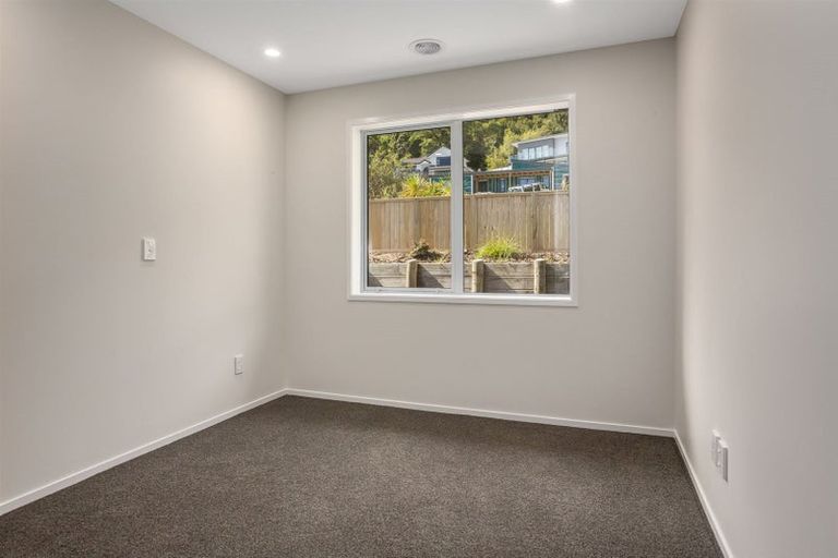 Photo of property in 64 Kakariki Grove, Waikanae, 5036