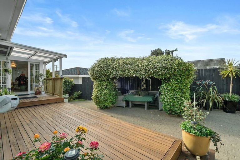 Photo of property in 27 Miro Road, Mangere Bridge, Auckland, 2022