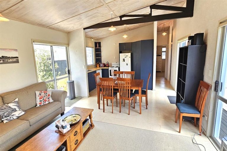 Photo of property in 102 Sands Crescent, Matarangi, Whitianga, 3592