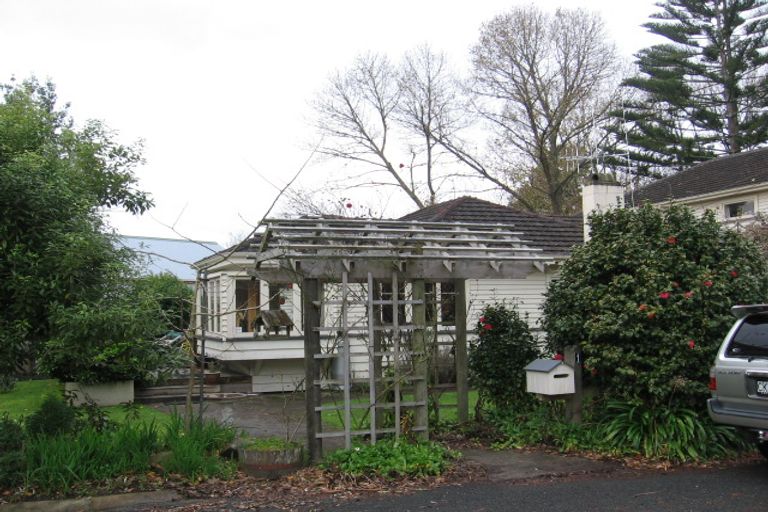 Photo of property in 1 Roach Street, Maeroa, Hamilton, 3200