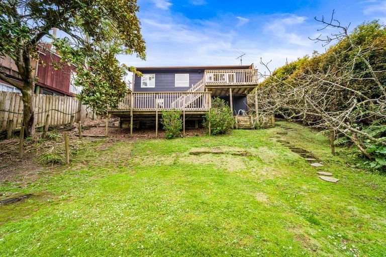 Photo of property in 110 Candia Road, Henderson Valley, Auckland, 0614