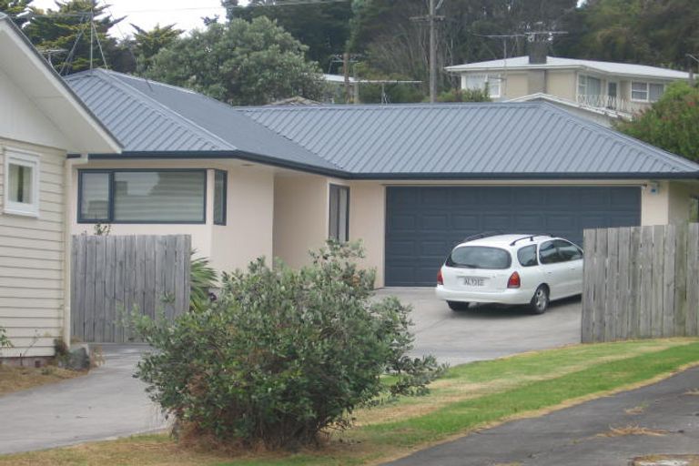 Photo of property in 1/6 Wykeham Place, Glenfield, Auckland, 0629