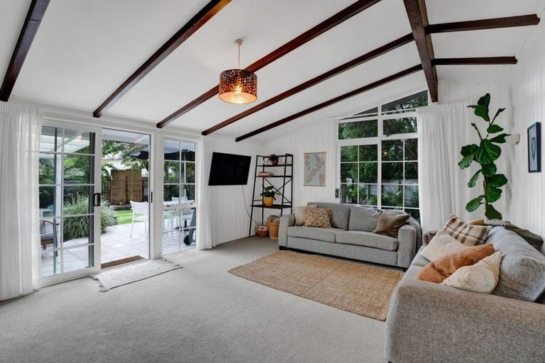 Photo of property in 5 Prudence Place, Oakura, 4314