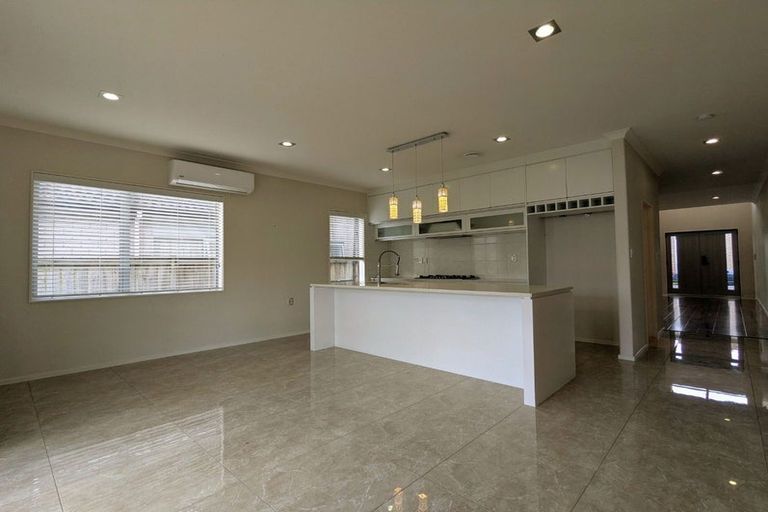 Photo of property in 16 Kira Road, Flat Bush, Auckland, 2016