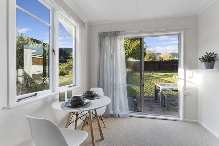 Photo of property in 6 Kaitawa Crescent, Paraparaumu, 5032