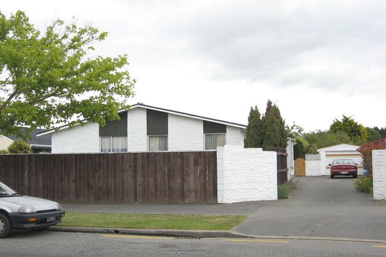 Photo of property in 1/221 Queenspark Drive, Parklands, Christchurch, 8083