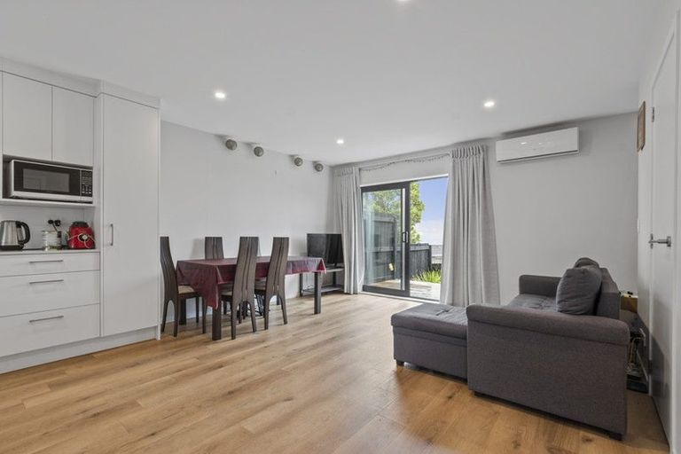 Photo of property in 14/15 Sunhill Road, Sunnyvale, Auckland, 0612