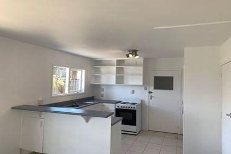 Photo of property in 2/20 Pemberton Avenue, Bayview, Auckland, 0629