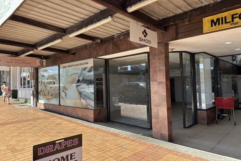 Photo of property in 160 Kitchener Road, Pukekohe, 2120