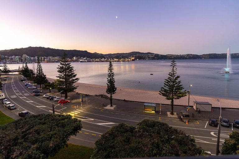 Photo of property in Broadwater Apartments, 214 Oriental Parade, Oriental Bay, Wellington, 6011