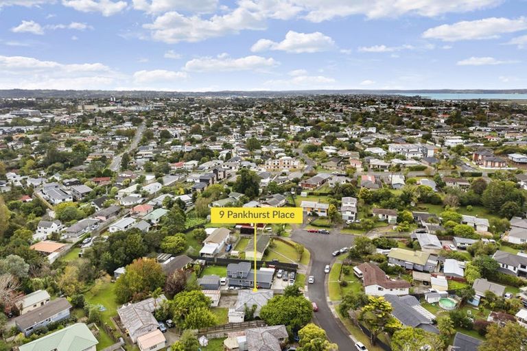 Photo of property in 9 Pankhurst Place, Sunnyvale, Auckland, 0612
