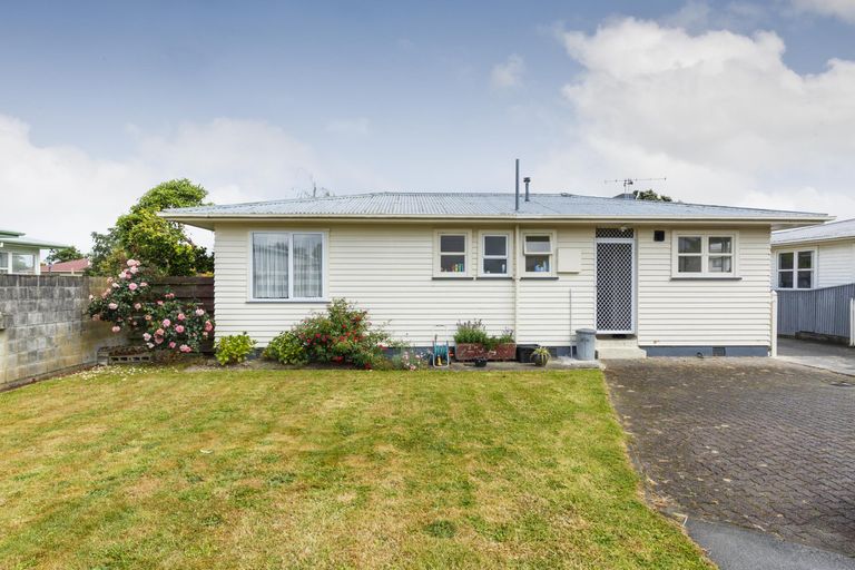 Photo of property in 17 Kaituna Street, Milson, Palmerston North, 4414