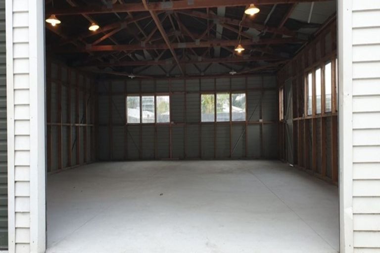 Photo of property in 5 Sutton Avenue, Mangere East, Auckland, 2024