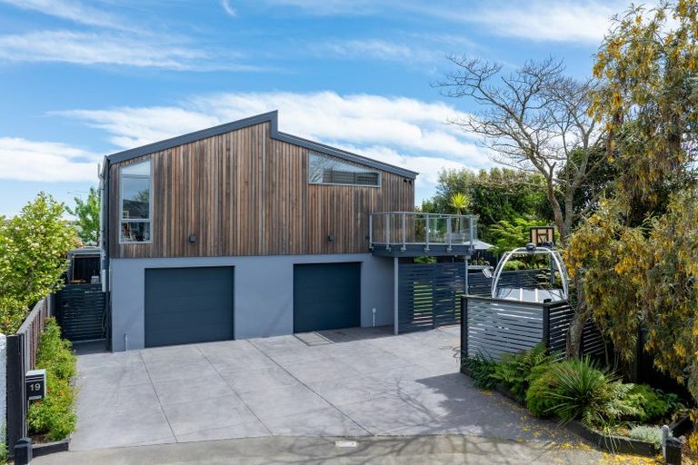 Photo of property in 19 Abbotts Place, Avonhead, Christchurch, 8042