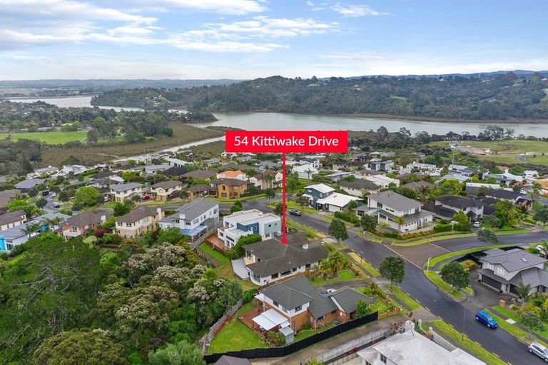 Photo of property in 54 Kittiwake Drive, Schnapper Rock, Auckland, 0632