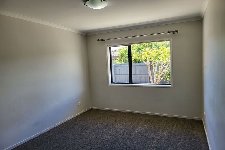 Photo of property in 27 Tussock Avenue, Mangere, Auckland, 2022