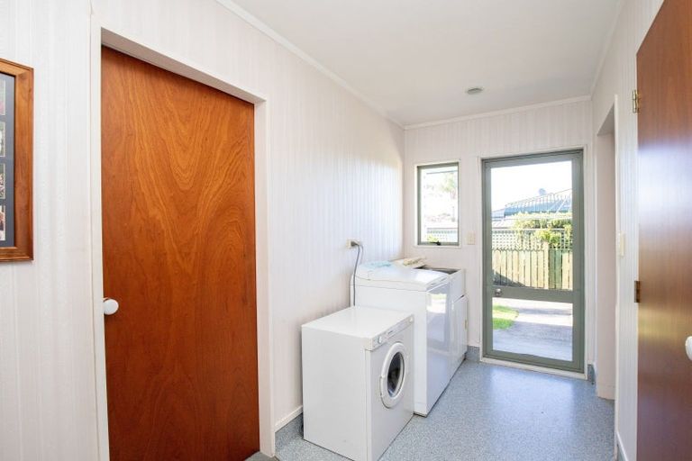 Photo of property in 15 Walton Place, Ngatea, 3503