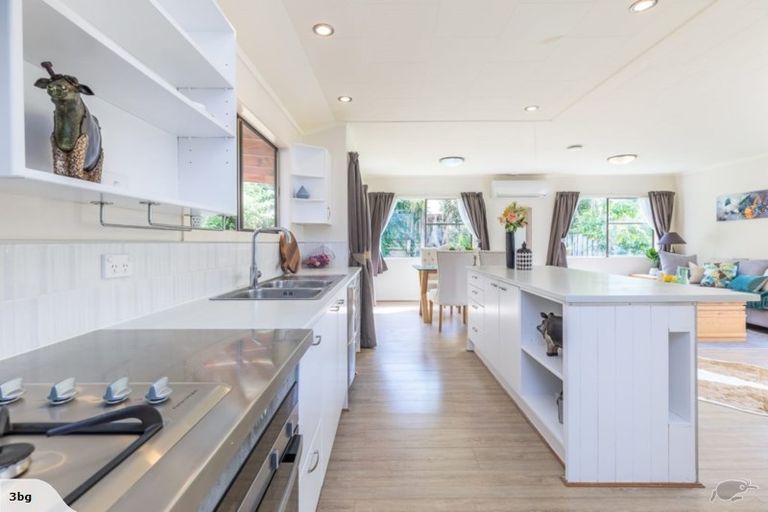 Photo of property in 1/62 Stapleford Crescent, Browns Bay, Auckland, 0630