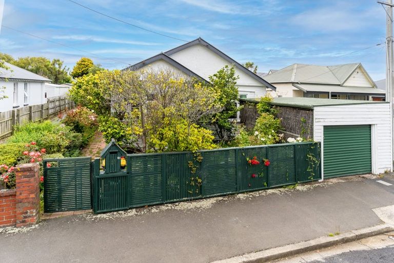 Photo of property in 21 East Avenue, Saint Kilda, Dunedin, 9012