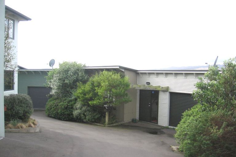 Photo of property in 16 Atamira Close, Churton Park, Wellington, 6037