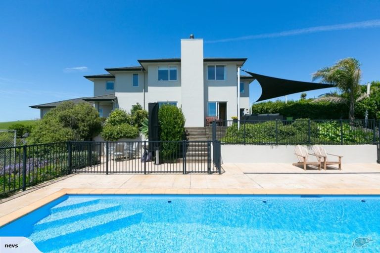 Photo of property in 17 Links Drive, Waiwhakaiho, New Plymouth, 4312