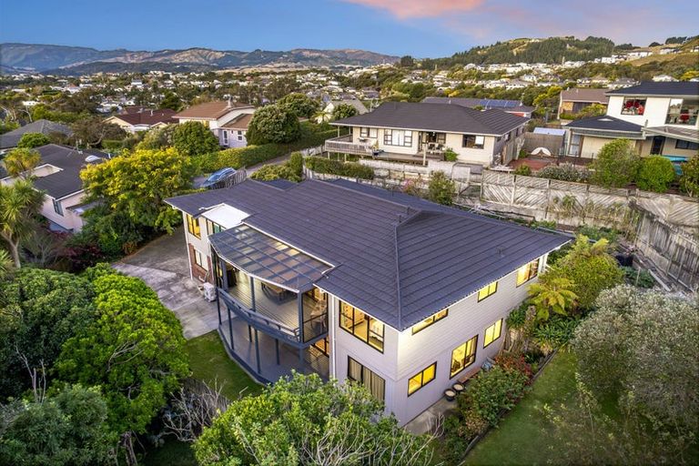 Photo of property in 12 Exploration Way, Whitby, Porirua, 5024