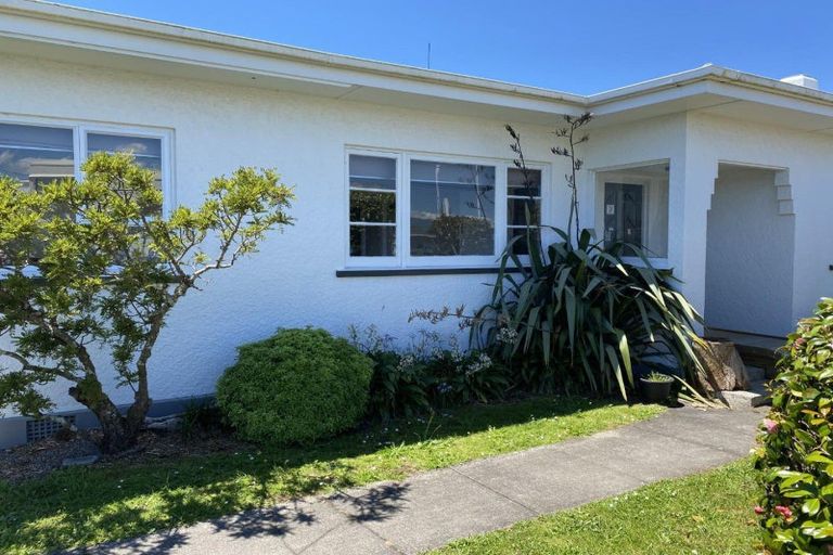 Photo of property in 3 Maratahu Street, Westown, New Plymouth, 4310