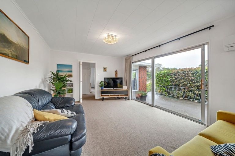 Photo of property in 10 Beaumont Crescent, Frankleigh Park, New Plymouth, 4310