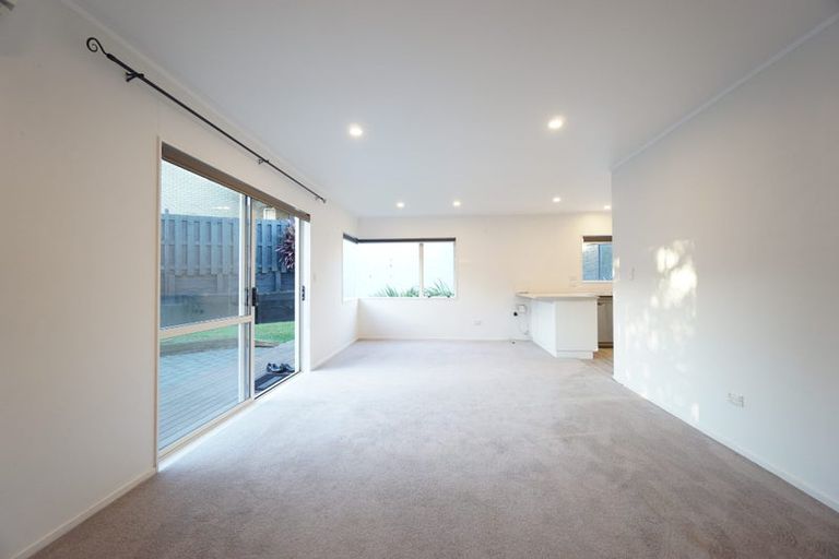 Photo of property in 2/46 La Trobe Street, Pakuranga Heights, Auckland, 2010