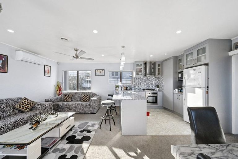 Photo of property in 2/86 Alfriston Road, Manurewa East, Auckland, 2102