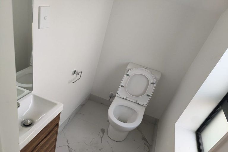 Photo of property in 8/4 Bittern Place, Henderson, Auckland, 0610