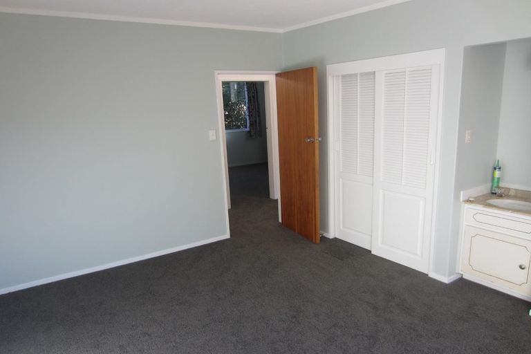 Photo of property in 1 Fyvie Avenue, Tawa, Wellington, 5028