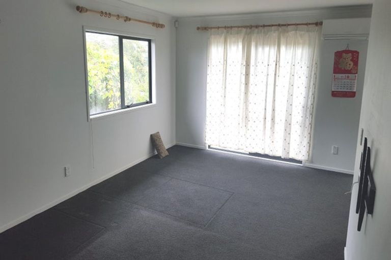 Photo of property in 18 Kiernan Place, Kelston, Auckland, 0602