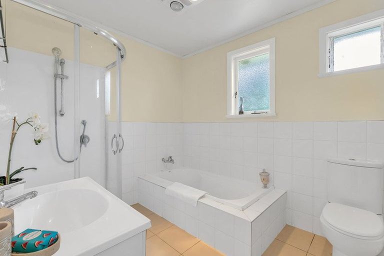 Photo of property in 101 Glengarry Road, Glen Eden, Auckland, 0602