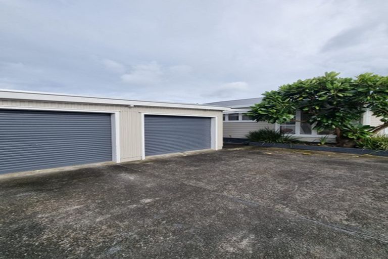 Photo of property in 104 Titirangi Road, New Lynn, Auckland, 0600