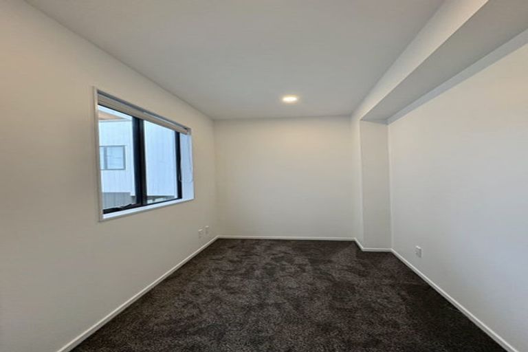 Photo of property in 14b Elcoat Avenue, Te Atatu South, Auckland, 0610