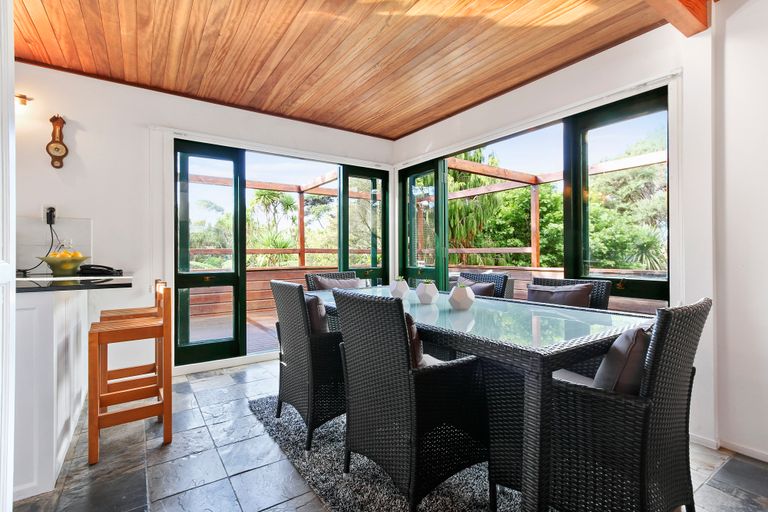 Photo of property in 1048 Scenic Drive North, Swanson, Auckland, 0816