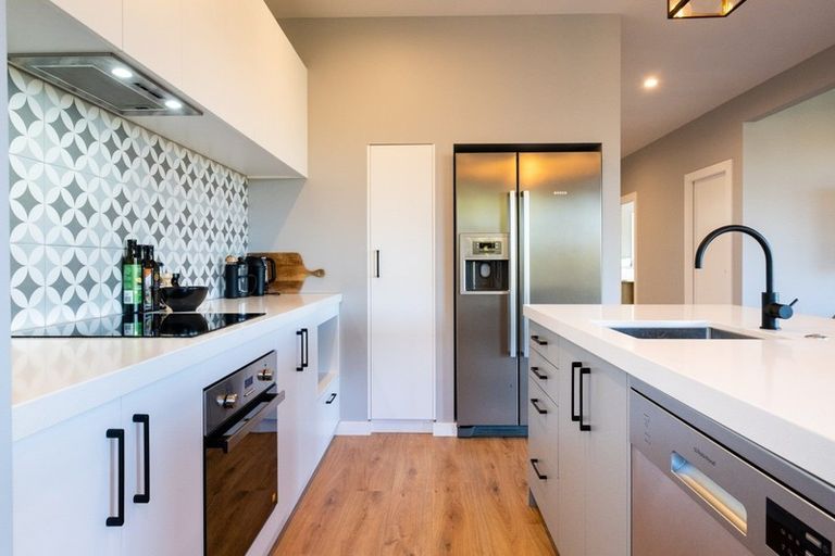 Photo of property in 10 Lincoln Road, Bluff Hill, Napier, 4110