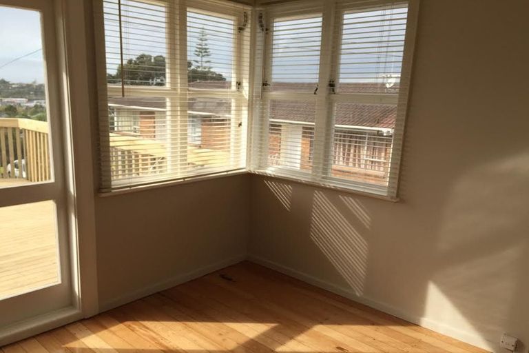 Photo of property in 1/176 Chivalry Road, Glenfield, Auckland, 0629