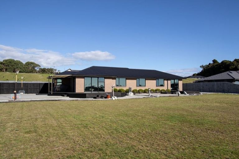 Photo of property in 10 Takutai Terrace, Ruatapu, 7883