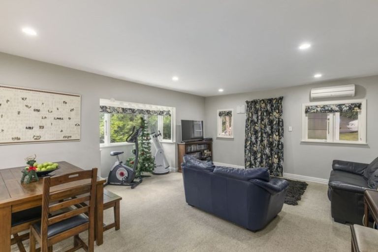 Photo of property in 560 Stokes Valley Road, Stokes Valley, Lower Hutt, 5019