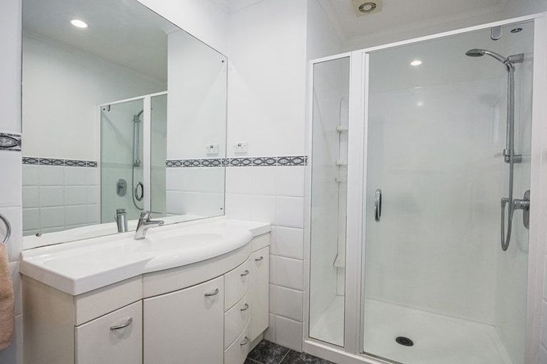 Photo of property in 175 Glenfield Road, Hillcrest, Auckland, 0627