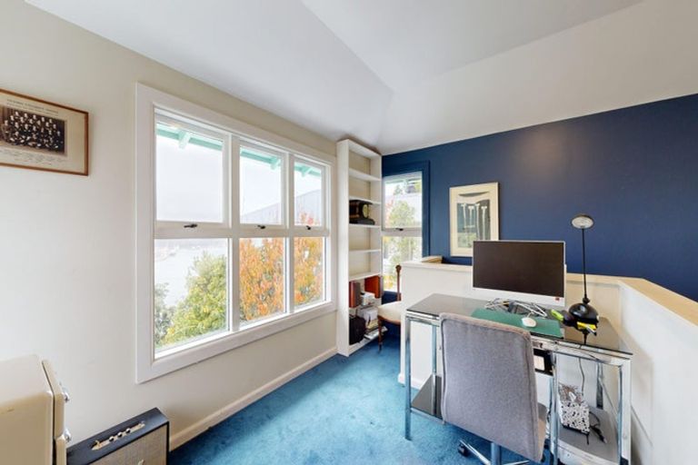 Photo of property in 55 Palliser Road, Roseneath, Wellington, 6011